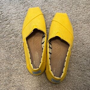 Toms Yellow Slippers Casual Comfort